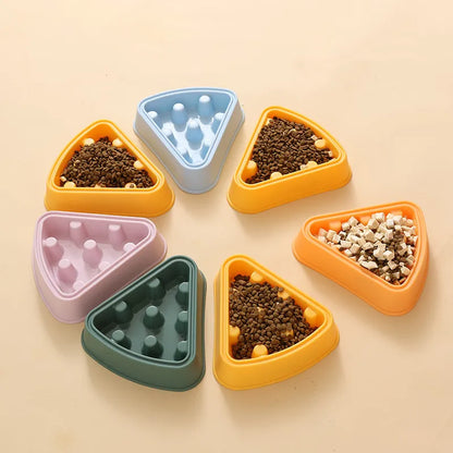 Distributeur de Nourriture Interactif pour Chiens en Forme de Triangle