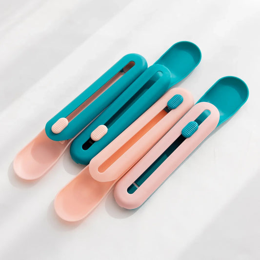 Distributeur D' Aliments pour Chats avec Poussoir - Portionneur D' Aliments Pratique et Extracteur de Tubes pour Chats et Chiens