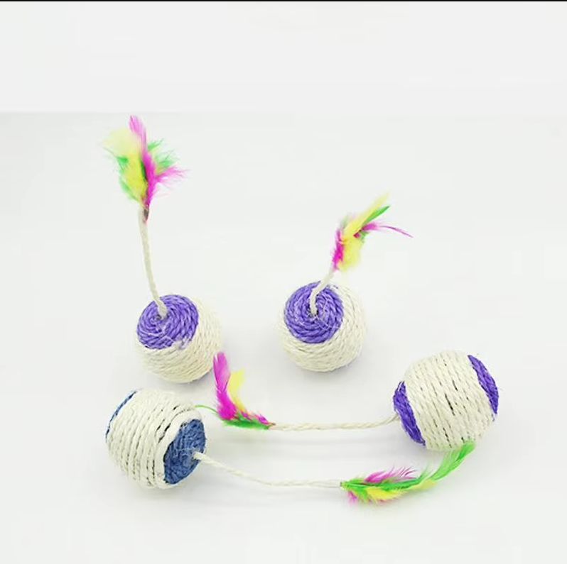 Balle Interactive pour Chats avec Plumes et Corde en Sisal