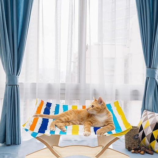 Liege pour Chat Coloré en Bois Recouvert de Tissu - Lieu de Repos Confortable pour les Chats